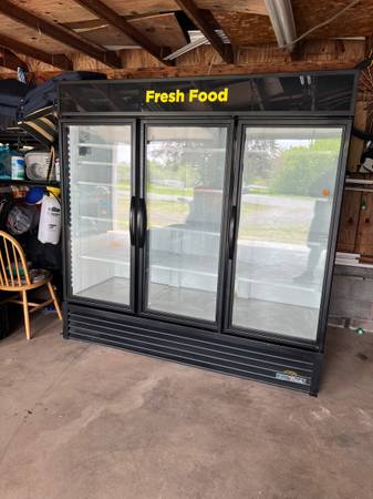 3 Door Commercial Cooler/Fridge 1