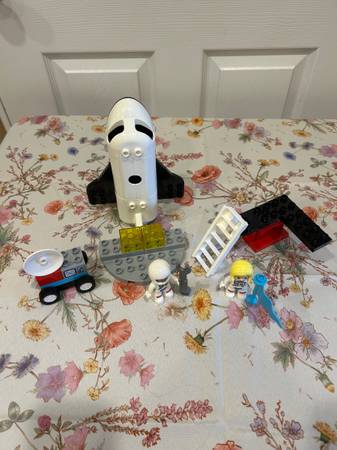Lego duplo Space Shuttle Mission # 10944 1