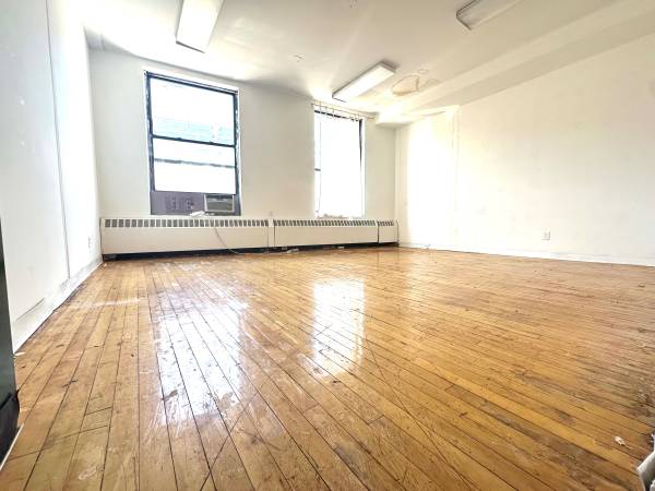 $650 / 200ft2 - ESPACIO DE OFICINA / ESPACIO DE TRABAJO, ESTUDIO DE ARTISTA 4554 -#211 (Uptown)63898856453250120