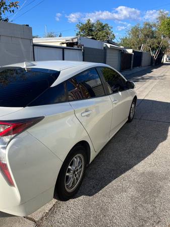 2017 Toyota Prius - $10,500 (Northridge)63624654216961123