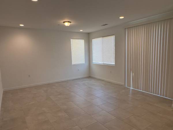 $2,700 / 3br - Welcome To This Charming Two-Story Home Nestled In A Sought-After Neig63623142887043122