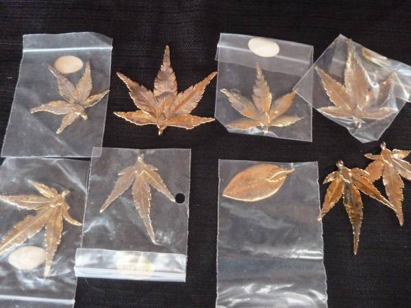 nine Leaf pendants, gold 1