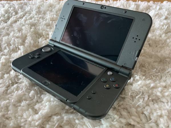 Nintendo New 3DSXL 1