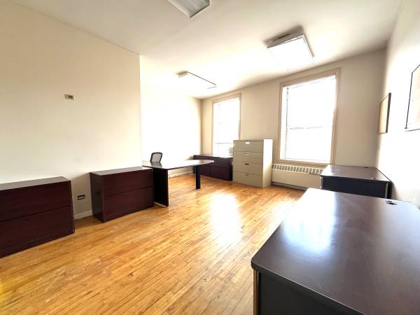 $800 / 290ft2 - OFFICE SPACE / ARTIST WORK SPACE, STUDIO  4554 #305 B (Uptown)63960013984258123