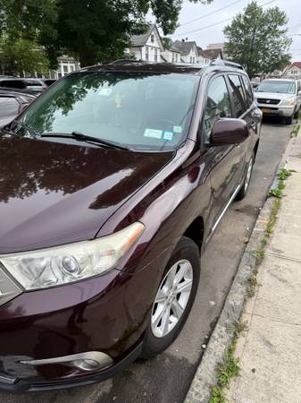 2012 Toyota Highlander SE 4X4 3.5L V6 - $8,750 (Briarwood)63486600800129121