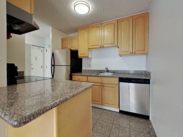 $2,495 1 Bedroom Charm, Sunlit Balcony Views and Short Walks to Hotspots! (tenderloin)64030485337986120