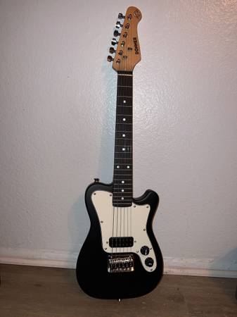 Donner Short Scale Electric Guitar 1
