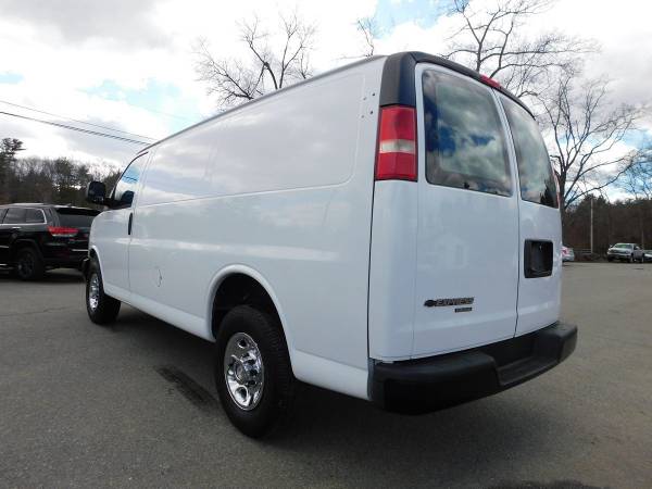 2015 Chevrolet Express - Photo 5