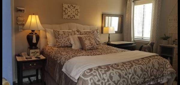 $1,150 / 1br - Bedroom separate entrance only 7 miles north of Boston in Stoneham (STONEHAM, Greater Boston)63620245125251124