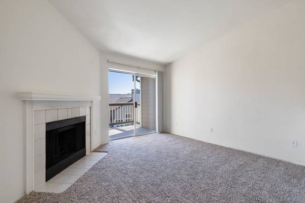 $2,161 / 2br - 896ft2 - Situated in Renton!, 2/BD 1/BA, Overhead Lighting (200 SW 5th Pl, Renton, WA)63944962742147121