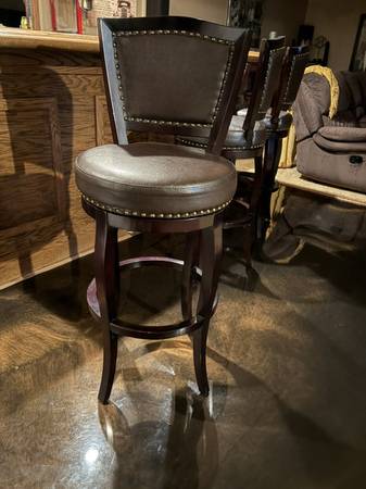 5 Bar Stools 1