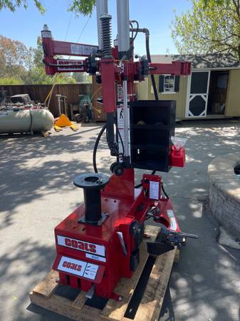 Coats 80C Tire Changer 1