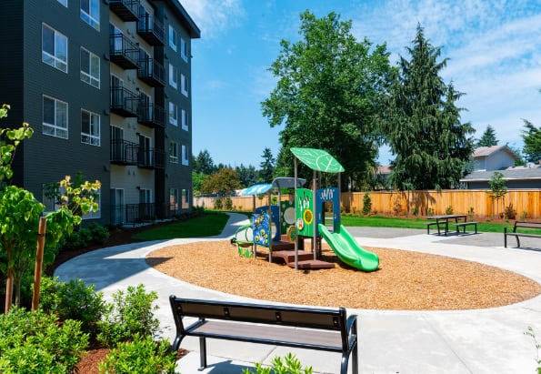 $1,409 / 1hab - 669ft2 - Dormitorios y sala alfombrados, patio de recreo, teatro (16830 SE Wax Rd, Covington, WA)63845963522819123