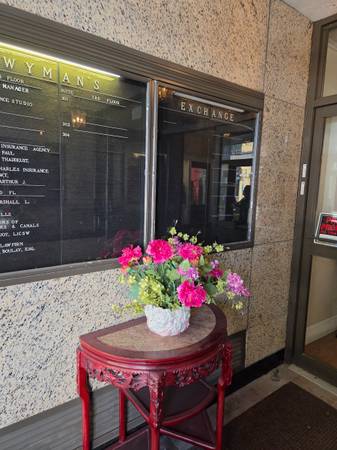 $550 / 400ft2 - Spacious - two suite office - furnished - available now (Lowell)63611896871425123