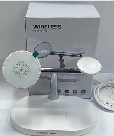 TechSmart 3-in-1 Wirless Charger for iphone 1