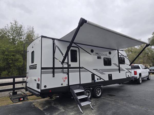 2022 Winnebago 2327TB MINNIE