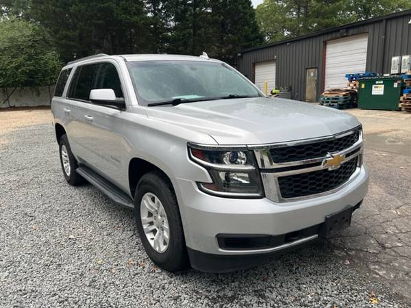 2015 Chevrolet Tahoe LS, plateado, asientos de tercera fila, 50,000 millas, 4WD - $27,900 (Raleigh/Morrisville)63621099647617121