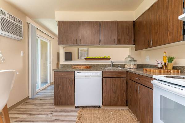 $1,255 / 2br - 782ft2 - Simply beautiful 2 bed / 1 bath in prime Kennewick neighborhood (Kennewick)63829732454915123