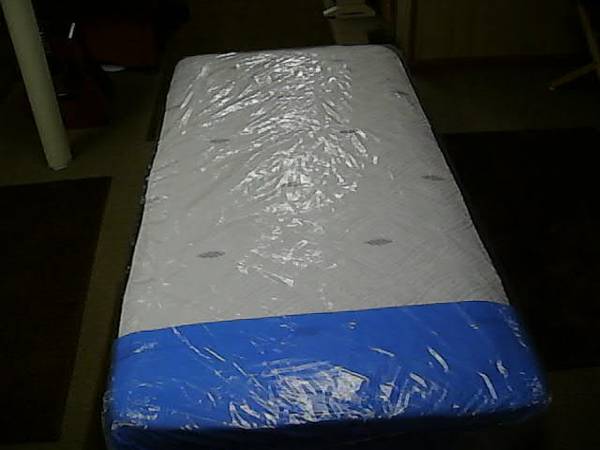 TWIN MATTRESS AND BOX SPRING 1