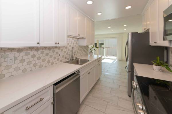 $3,400 / 2br - 1327ft2 - Amplio y Lujoso Departamento Superior Soleado, 1 Estacionamiento Asignado (oakland piedmont / montclair)63861101099011121