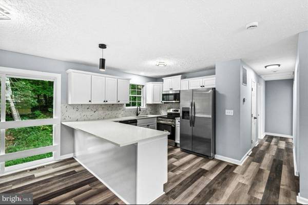 $800.00 / 4br - 1700ft2 - Rooms available in Rennovated single family home 3 bedrooms available63822288343555123