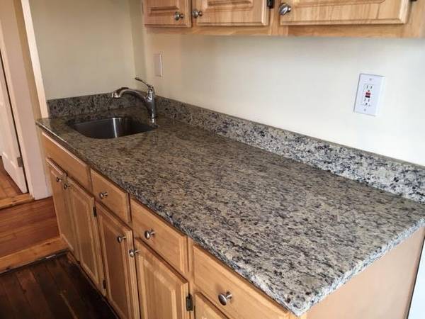 $2,350 / 2br - Everett 2 Bed/1 Bath Apartment | Broadway63863244552451120