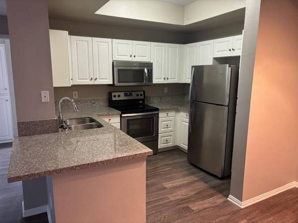 $4,096 / 2br - 1257ft2 - 24 Hour Fitness Center with Free Weights, Expansive 9ft. Ceilings (University City)63865814333697120