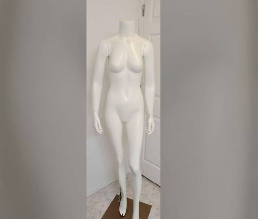 Full Body Female Clothing Display Mannequin 1