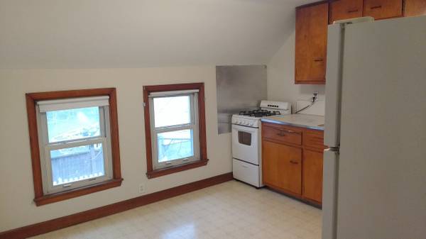 $1,800 / 2br - 800ft2 - Small 2BR apt on Wilder St (Nashua)63656178351233122