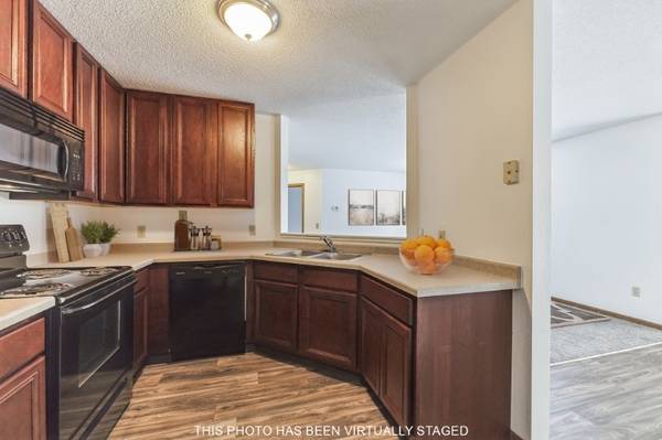 $1,425 / 1br - 811ft2 - The Meadows, Coming home never felt so good.63868704524801122