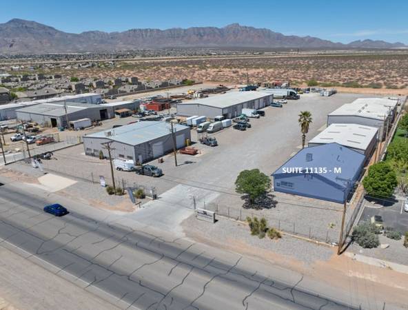 $1,511 / 2000ft2 - Warehouse with Roll Up Door + Attached Yard Space - El Paso (El Paso)63756782394881121