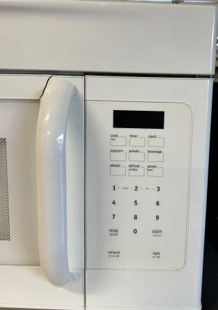 Used White Frigidaire Over the Range microwave/hood 30” Width - $75 (Lodi, Ca)63471204141057121