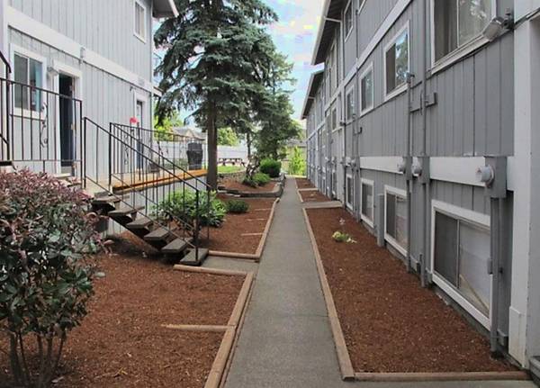 $1,400 / 2br - 24-Hour On-Site Laundry Facility, Pet Friendly - Two Bedroom (Portland)63615696207619121