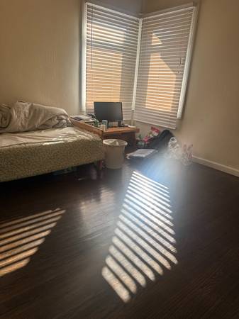 one room for one person only share kitchen and restroom with another room 1