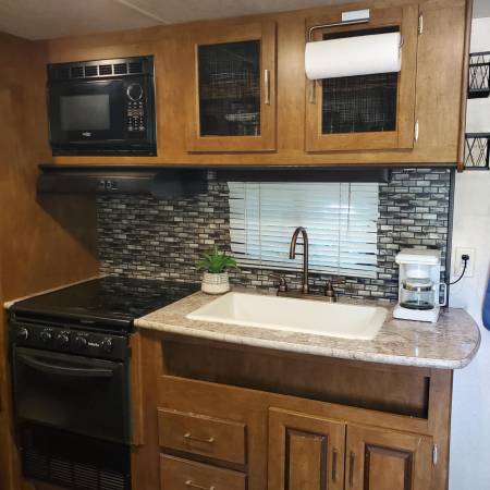 $900 / 1br - Remolque de RV en alquiler en granja (Ramona)63878361212803122