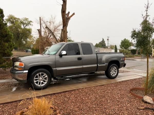 2000 GMC extended cab Stepside 4x4 fully loaded only 100K miles one owner must s 1