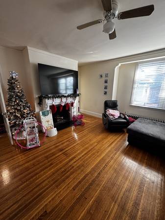 Beautiful Victorian Diamond District Apartments Available 1