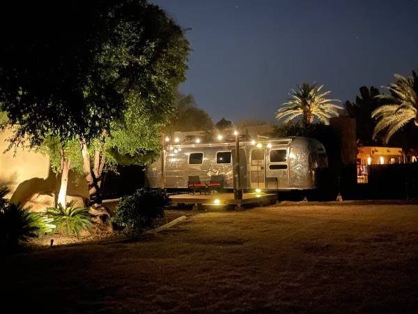 CHIC AIRSTREAM RV CAMPER ON ESTATE GOLF POOL JACUZZI SCOTTSDALE CASITA 1