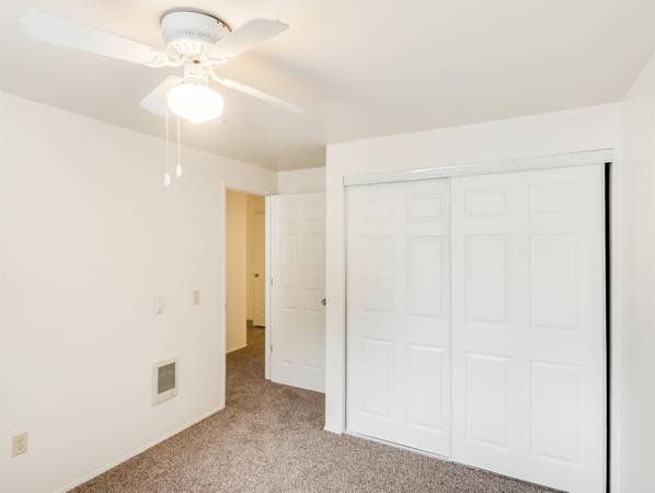 $1,550 / 2hab - $1700 DE DESCUENTO AL MOVERTE! 2 Habitaciones - Ventiladores de Techo, Justo al Lado de la Línea de Autobús (Glenfair)63841709125251121