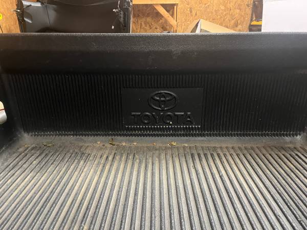 2007+ Toyota Tundra 6.5’ bed plastic bed liner 1