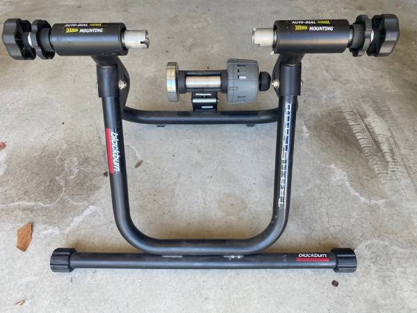 Magnetic track-stand trainer & front wheel block 1
