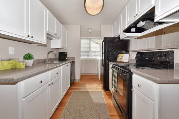 $1,795 / 2br - 877ft2 - Stop, Look, Lease, Full-size W/D, Stainless Steel Appliances (Tigard, Bull Mountain)63831325853697121