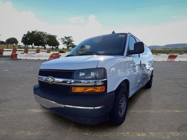 2022 Chevrolet Express - Photo 4