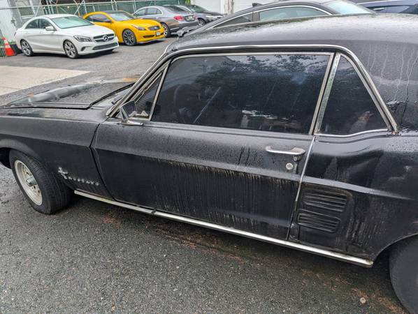 Cupé Ford Mustang de 6 cilindros del 1967 - $2,000 (Brooklyn)63614539117827121