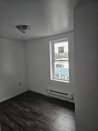 $1,150 SPACIOUS 1  BEDROOM WITH EXTRA ROOM FOR STORAGE & 2 BEDROOM FOR  RENT (Norwich)64194824760449121