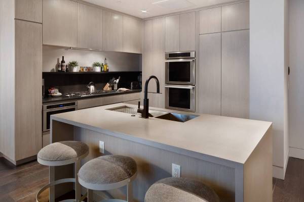 $288 / 2br - Lavish 2BR Ski-in/Out Deer Valley Condo, Pool, Gym (Park city UT)63969196542594123