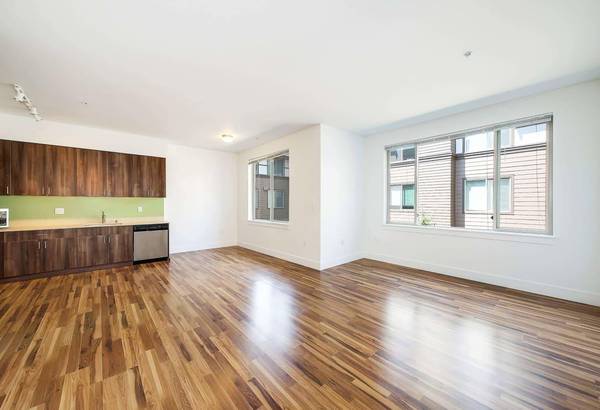 $1,960 / 1br - 680ft2 - Exclusive 1 BR/1 BA Condo with Rooftop Pool and Bark Park (Bothell)63808131326083121