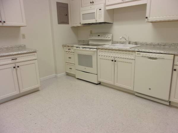 $1,800 / 2br - 1400ft2 - 239 South Broad Street /utilities included (Nazareth)64010162743683120