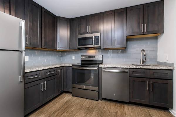 $1,910 / 1br - 750ft2 - Refrigerator, Ceiling Fans, Views Available (2500 N Federal Hwy, Boca Raton, FL)63906441421826124
