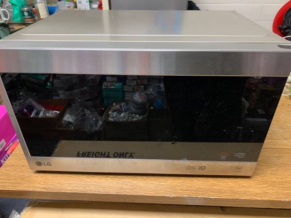 LG Countertop Microwave 1
